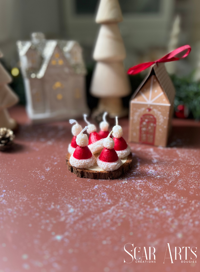 6 bougies artisanales Bonnet de Noël rouge et blanc cire de soja – ambiance village de Noël – SCAR ART'S
