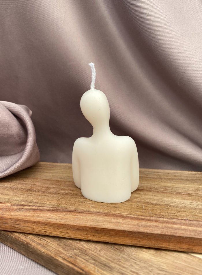 Bougie Le Penseur, buste abstrait décoratif, vue rapprochée
